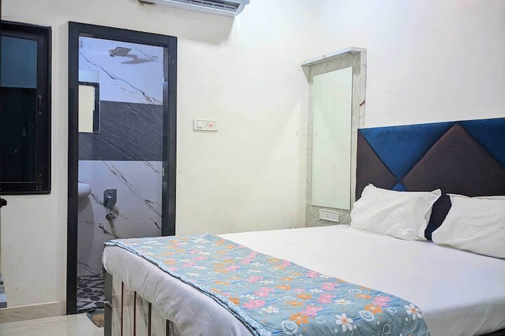 Room 8 of 27
