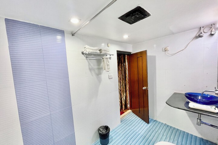 Room 33 of 71
