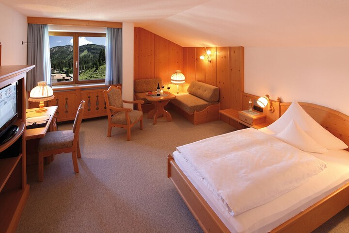 Room 4 of 50