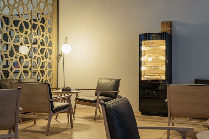 Lounge 62 of 75