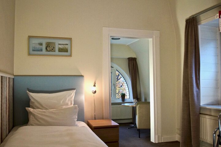 Room 3 of 49