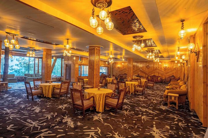 Ballroom/Hall 39 of 60