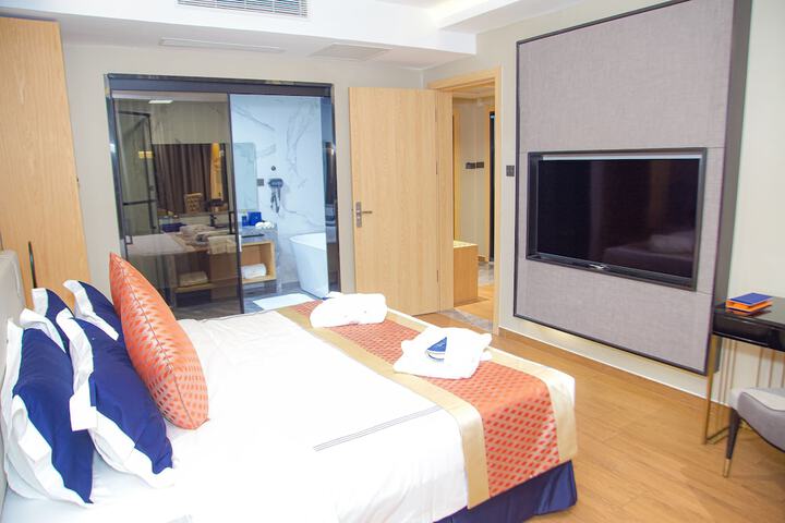 Room 8 of 62