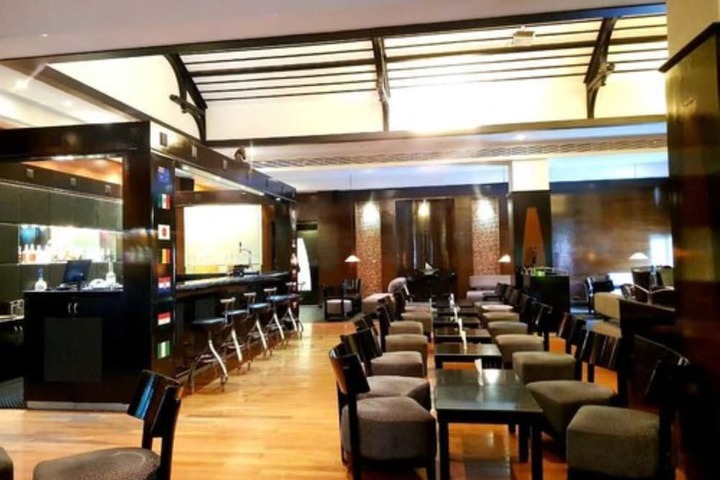 Lounge 28 of 42