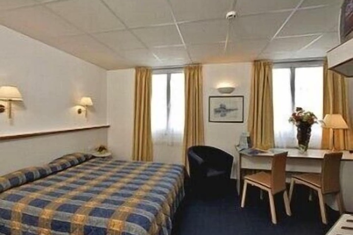 Room 6 of 25