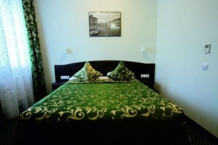 Room 33 of 114