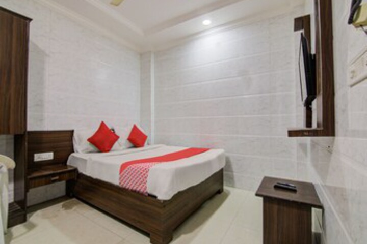 OYO Flagship 465 Vadapalani AVM Studio 2