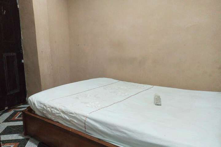 Room 5 of 18