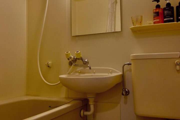 Room 16 of 38