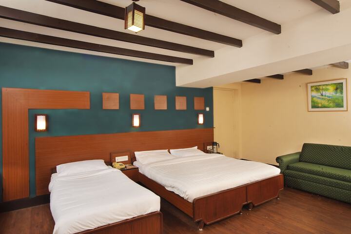 Room 3 of 28