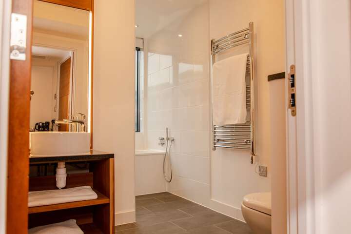 Room 45 of 121