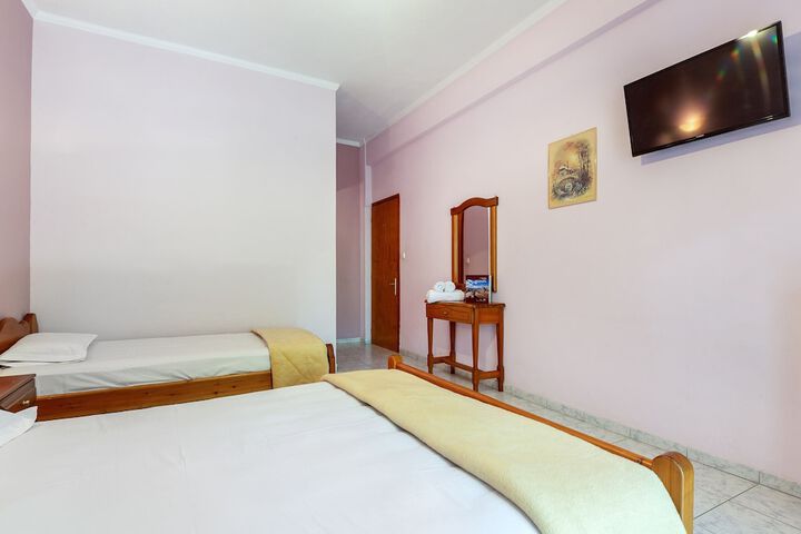 Room 10 of 33