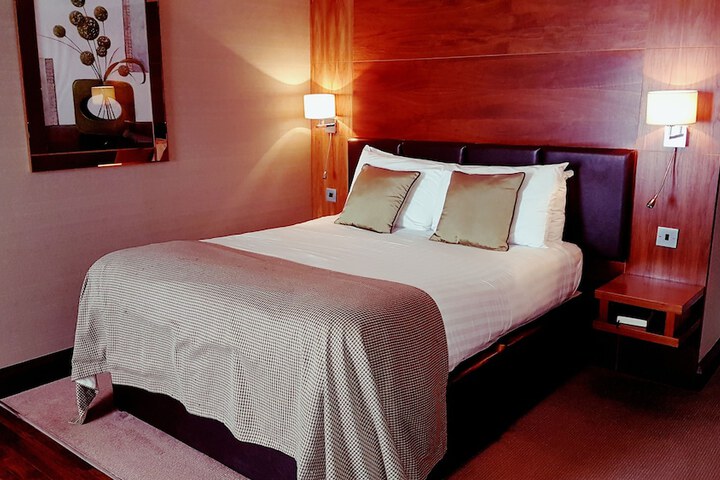 Room 10 of 126