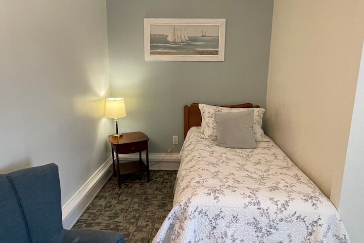 Room 12 of 99