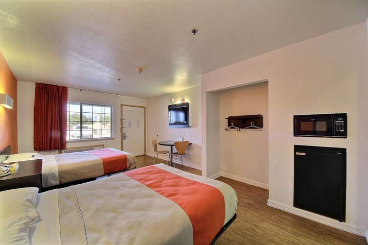 Room 14 of 34