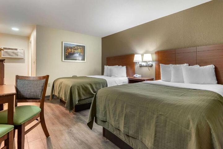 2 Double Beds (4 of 11)