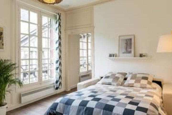 Room 3 of 10