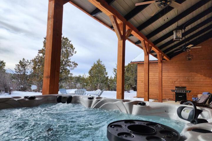 Photo of East Zion Mesa Retreat- Luxury Hot Tub, Resort Amenities