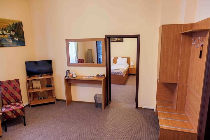 Room 3 of 37