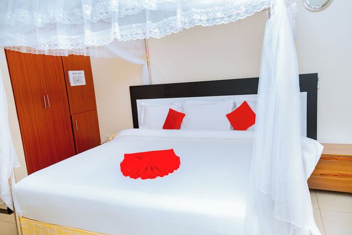 Room 15 of 103
