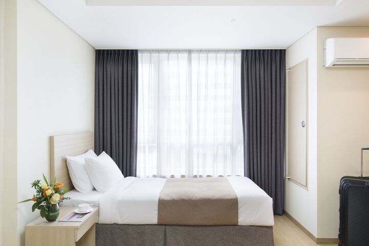 Room 12 of 72