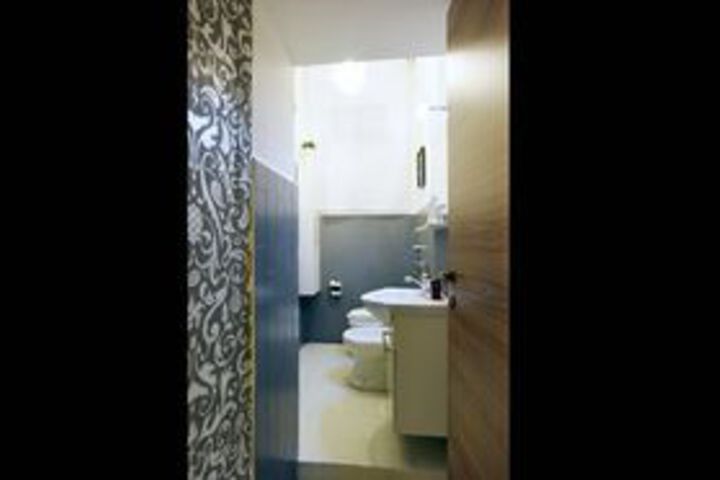 Room 2 of 43