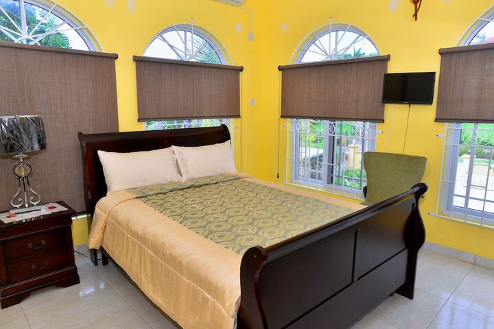Room 9 of 42