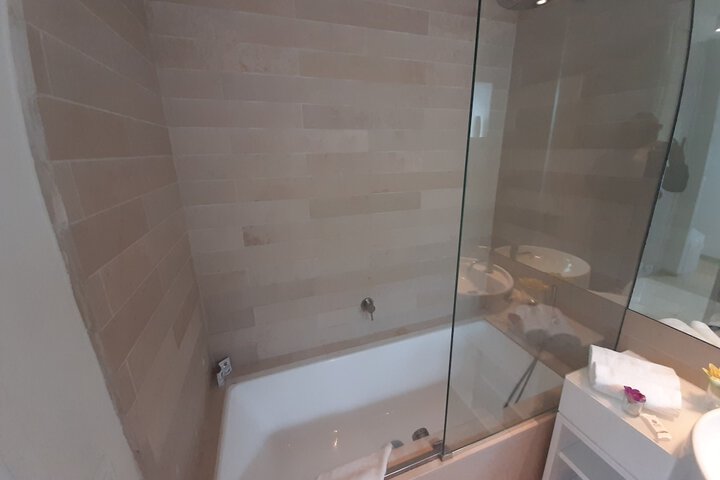 Room 181 of 249