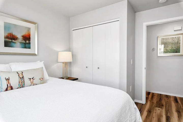 Room 2 of 11