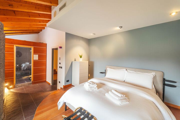 Room 2 of 17