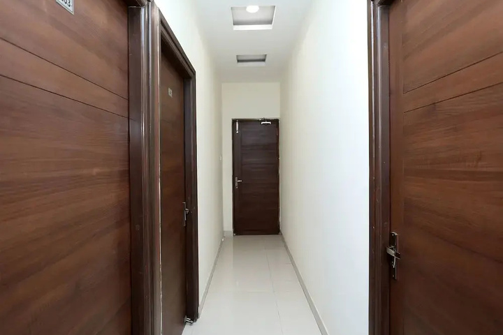 Room 10 of 12
