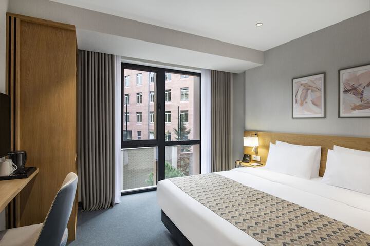 Room 5 of 44