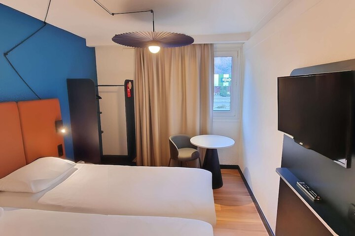 Room 7 of 49