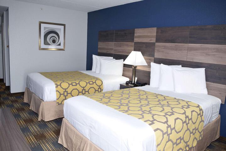 2 Double Beds (7 of 10)