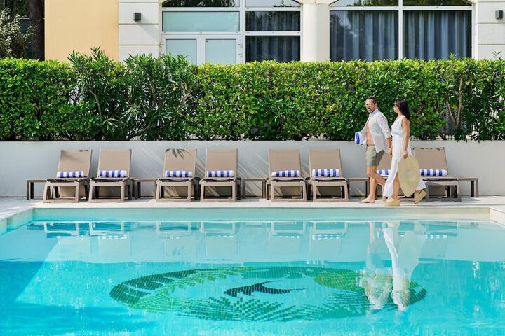 Pool 45 of 120