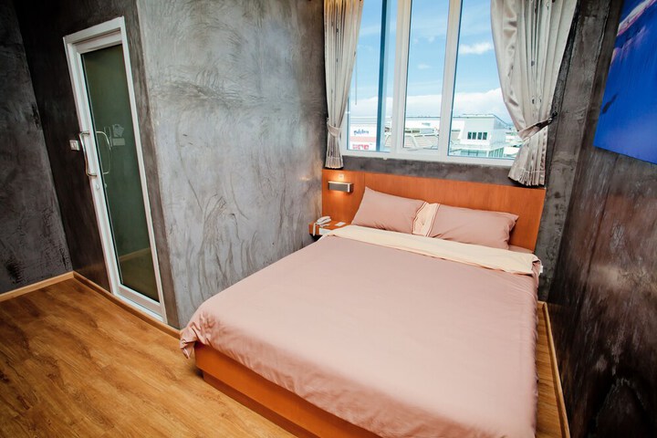 Room 28 of 40