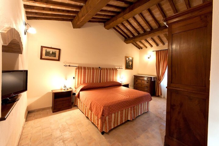 Room 16 of 34