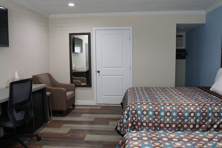2 Queen Beds (9 of 17)