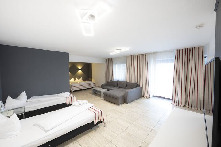 Room 32 of 63