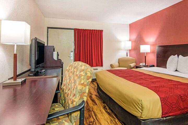 1 King Bed (4 of 33)