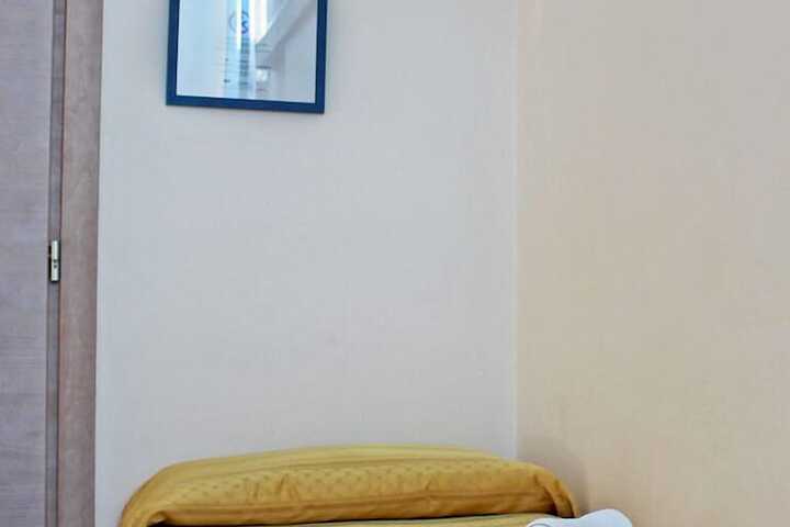 Room 12 of 42