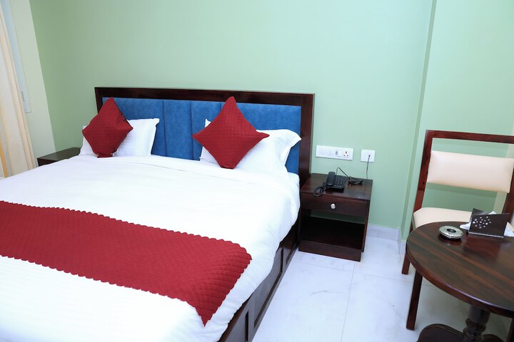 Room 4 of 15