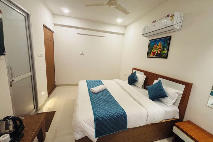 Room 10 of 22