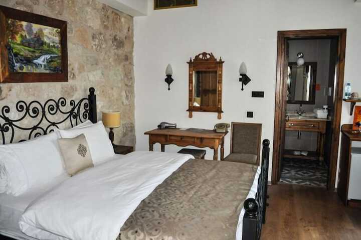 Room 6 of 31