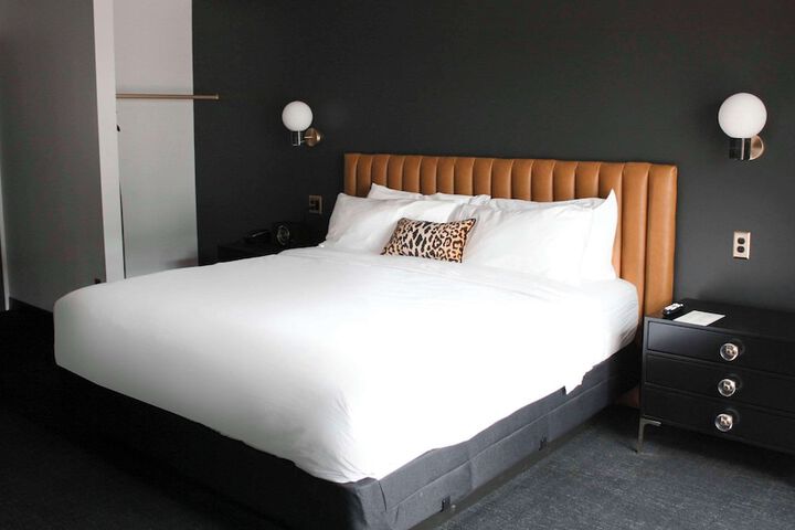 1 King Bed (8 of 10)