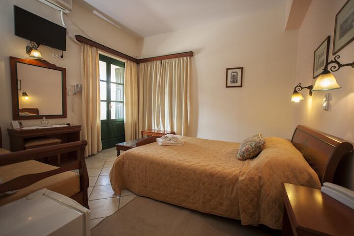 Room 6 of 38