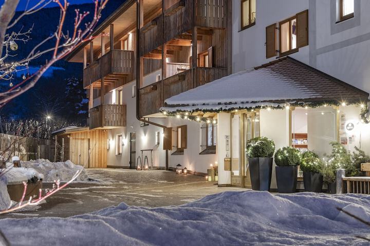 Hotel Exterior 55 of 65