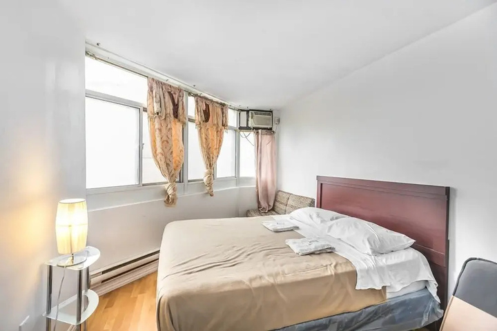 Room 2 of 11