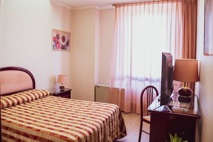 Room 4 of 14