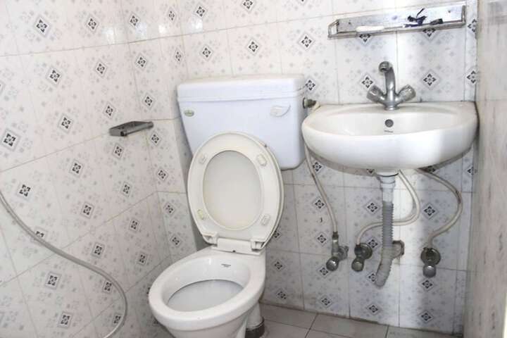 Room 10 of 19